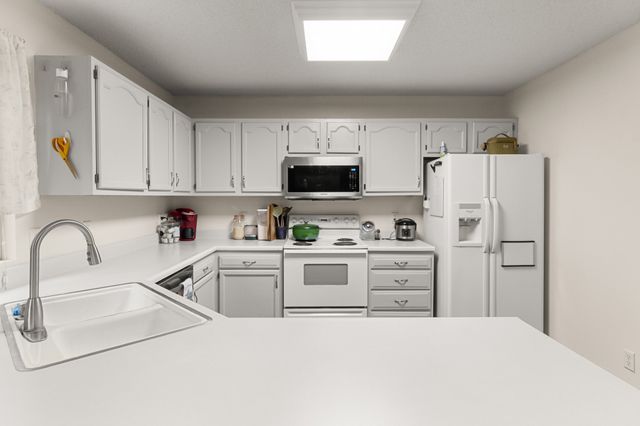 1361 S 50th Place, West Des Moines, IA 50265