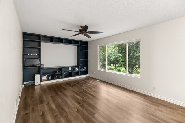 1361 S 50th Place, West Des Moines, IA 50265