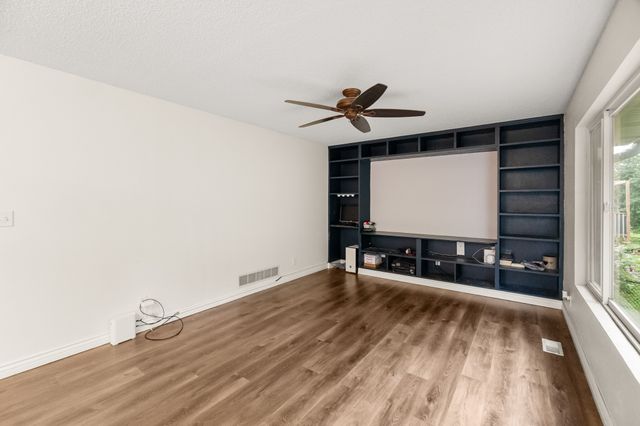 1361 S 50th Place, West Des Moines, IA 50265