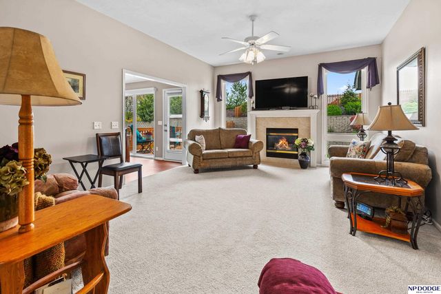 5124 Lakecrest Drive, Papillion, NE 68133