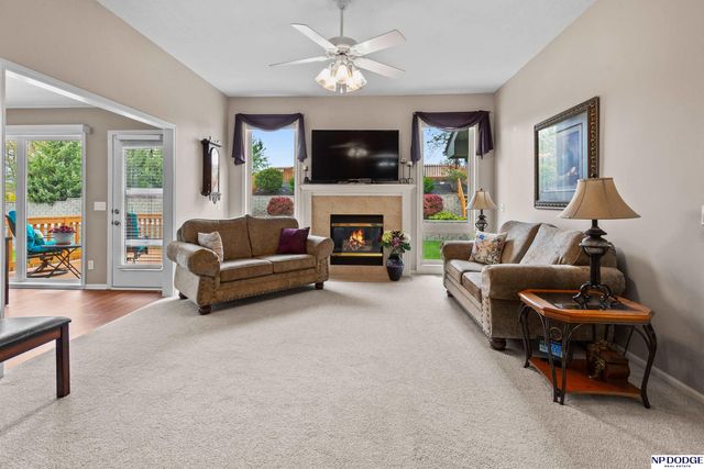 5124 Lakecrest Drive, Papillion, NE 68133