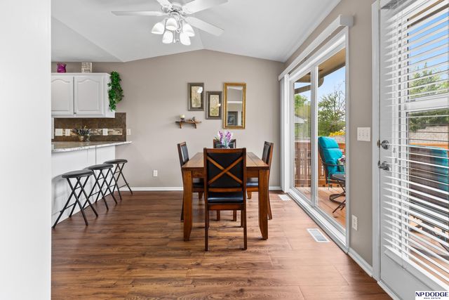 5124 Lakecrest Drive, Papillion, NE 68133