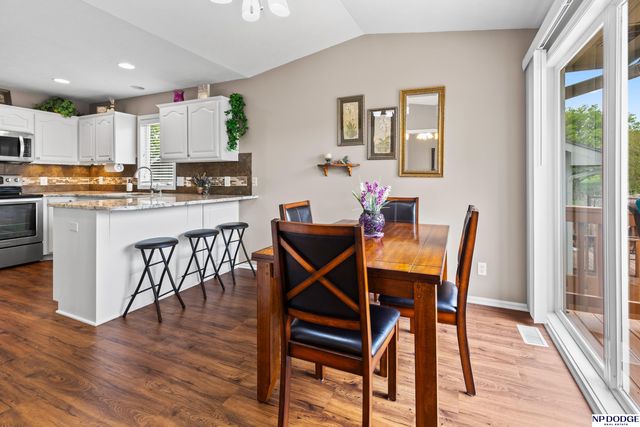 5124 Lakecrest Drive, Papillion, NE 68133