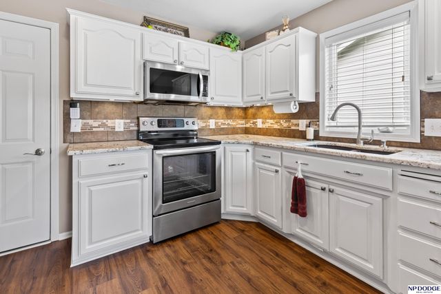 5124 Lakecrest Drive, Papillion, NE 68133