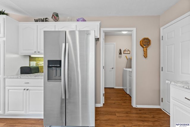 5124 Lakecrest Drive, Papillion, NE 68133