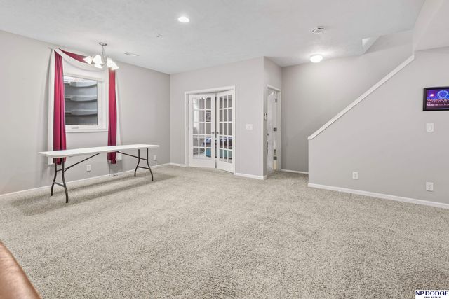 5124 Lakecrest Drive, Papillion, NE 68133
