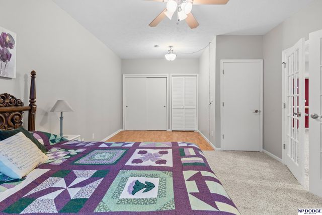 5124 Lakecrest Drive, Papillion, NE 68133