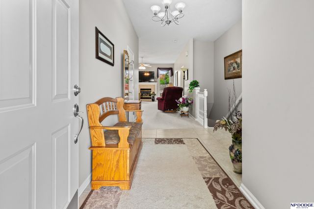 5124 Lakecrest Drive, Papillion, NE 68133