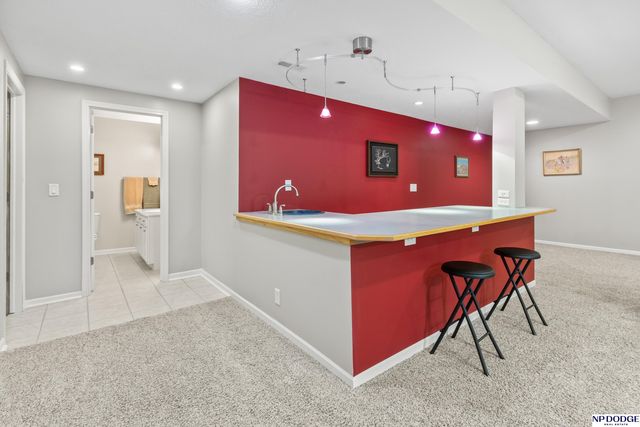 5124 Lakecrest Drive, Papillion, NE 68133