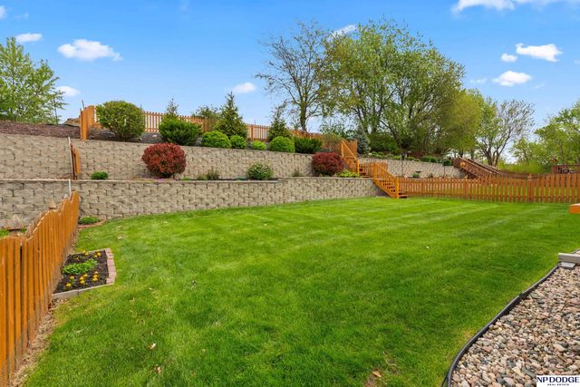 5124 Lakecrest Drive, Papillion, NE 68133