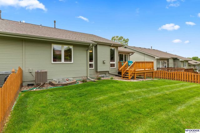 5124 Lakecrest Drive, Papillion, NE 68133