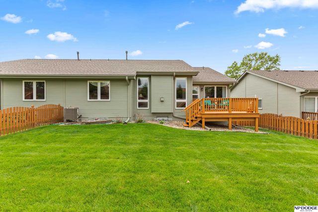 5124 Lakecrest Drive, Papillion, NE 68133