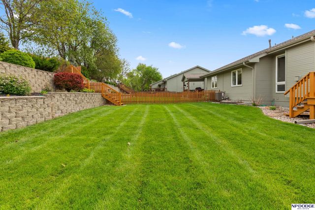 5124 Lakecrest Drive, Papillion, NE 68133