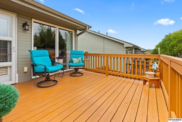 5124 Lakecrest Drive, Papillion, NE 68133