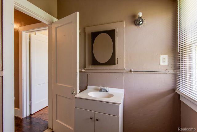 46 W Arizona Street, Highland Park, MI 48203