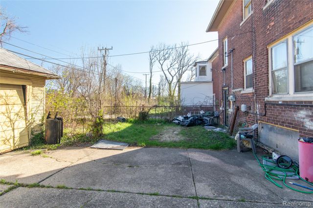 46 W Arizona Street, Highland Park, MI 48203