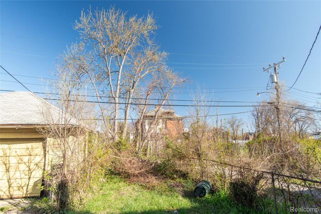 46 W Arizona Street, Highland Park, MI 48203