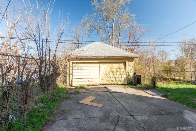 46 W Arizona Street, Highland Park, MI 48203