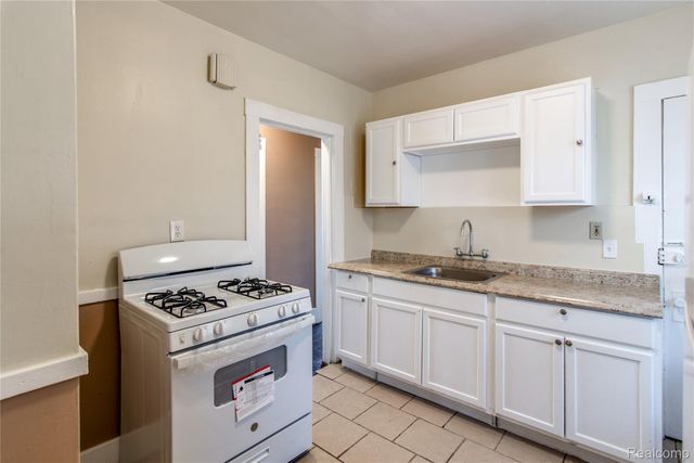 46 W Arizona Street, Highland Park, MI 48203