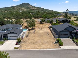 1828 Plateau Drive, Medford, OR 97504