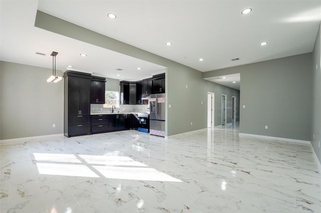 408 County Rd 3414, Cleveland, TX 77327