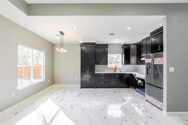 408 County Rd 3414, Cleveland, TX 77327