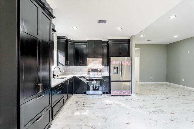 408 County Rd 3414, Cleveland, TX 77327