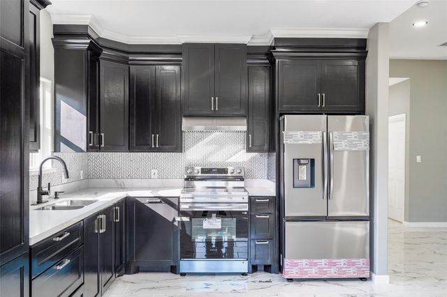 408 County Rd 3414, Cleveland, TX 77327