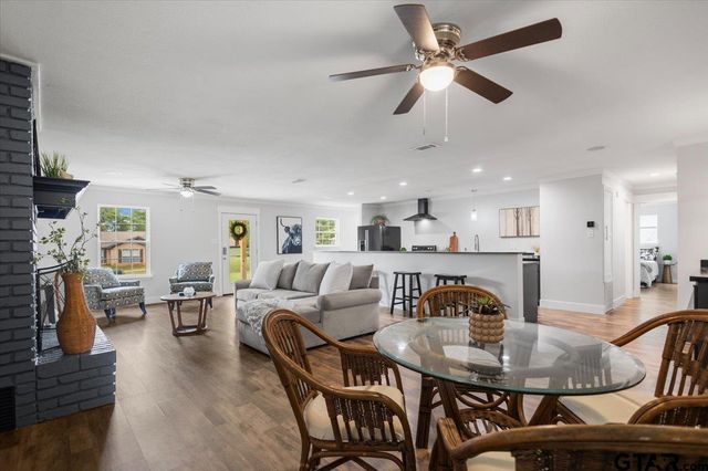 212 Treetop Ln, Hideaway, TX 75771
