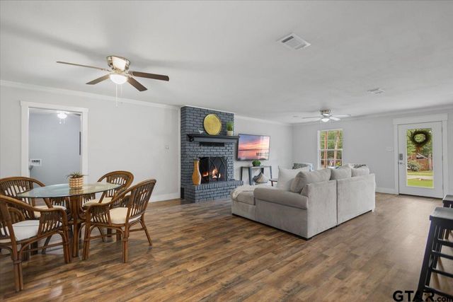 212 Treetop Ln, Hideaway, TX 75771