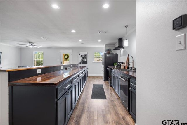 212 Treetop Ln, Hideaway, TX 75771