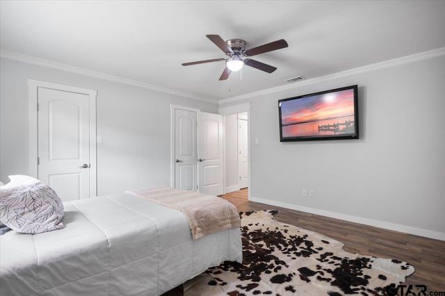 212 Treetop Ln, Hideaway, TX 75771
