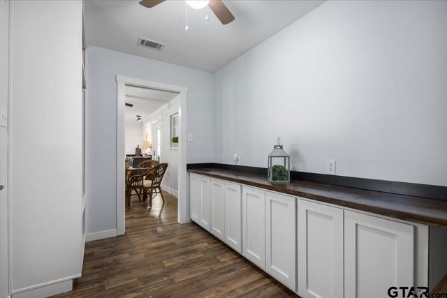 212 Treetop Ln, Hideaway, TX 75771