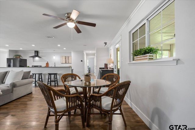 212 Treetop Ln, Hideaway, TX 75771