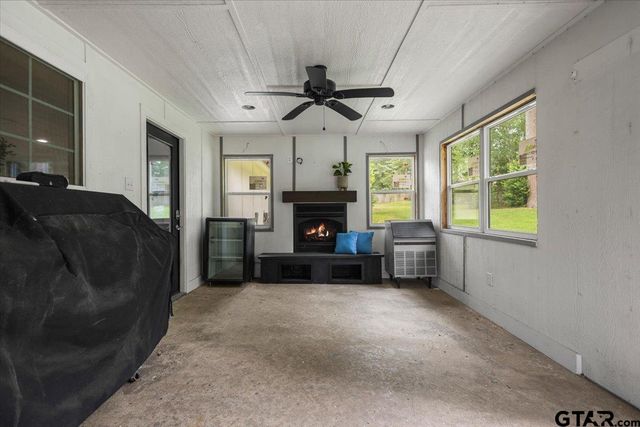 212 Treetop Ln, Hideaway, TX 75771