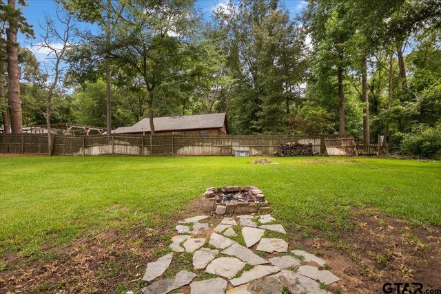 212 Treetop Ln, Hideaway, TX 75771
