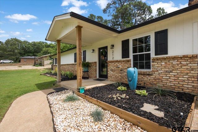 212 Treetop Ln, Hideaway, TX 75771
