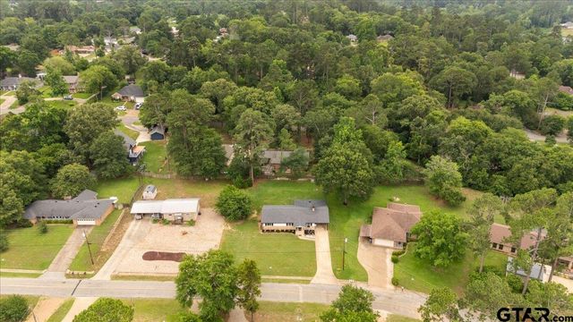 212 Treetop Ln, Hideaway, TX 75771