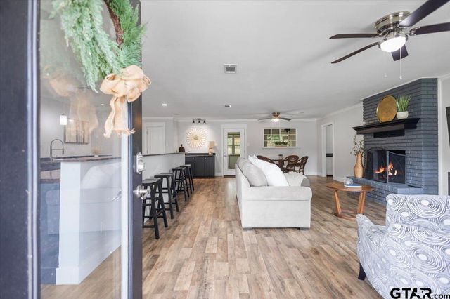 212 Treetop Ln, Hideaway, TX 75771