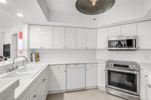 1800 Sunset Harbour Dr 2203, Miami Beach, FL 33139