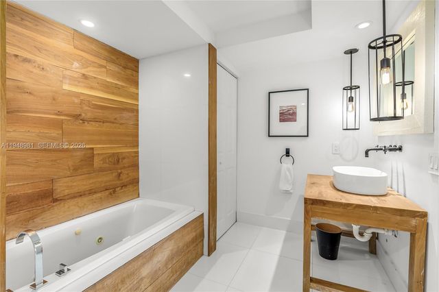 1800 Sunset Harbour Dr 2203, Miami Beach, FL 33139