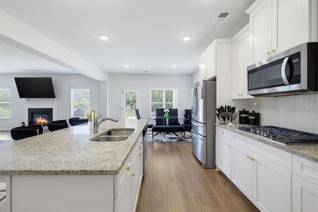 517 Redchurch Dr, Mcdonough, GA 30252
