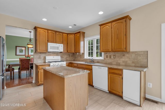 19 Outlook Lane, Freehold, NJ 07728