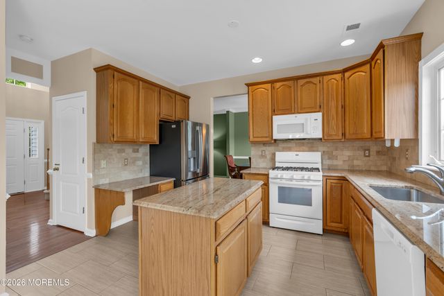 19 Outlook Lane, Freehold, NJ 07728