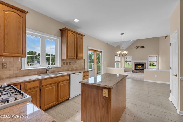 19 Outlook Lane, Freehold, NJ 07728