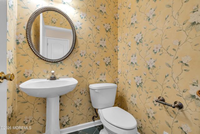 19 Outlook Lane, Freehold, NJ 07728