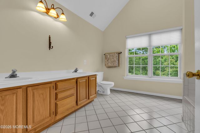 19 Outlook Lane, Freehold, NJ 07728