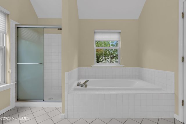 19 Outlook Lane, Freehold, NJ 07728