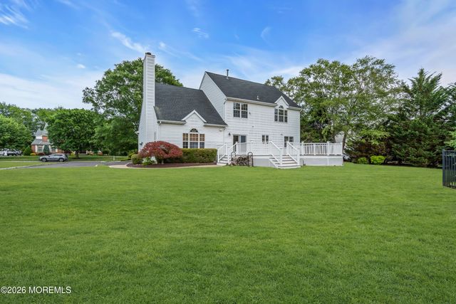 19 Outlook Lane, Freehold, NJ 07728