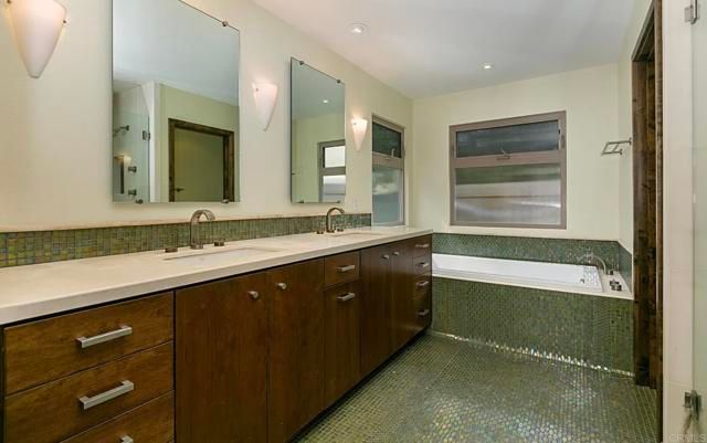 2895 Brentwood Court, Carlsbad, CA 92008